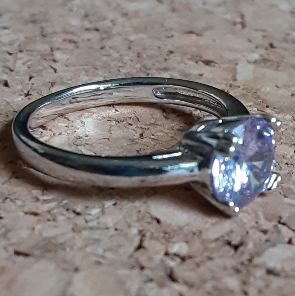 Single Hint of Purple Dimond Women's Ring Size: 6 - Picture 10 of 15